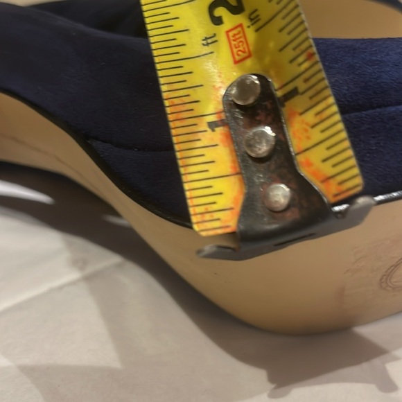 NWOT. LADIES blue suede heels, Adrienne Vittadini. Size 10M - Picture 2 of 7